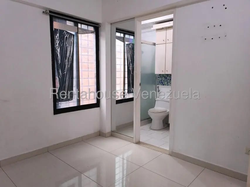 Apartamento (1 Nivel) en Alquiler en Las Salias, Miranda - 17