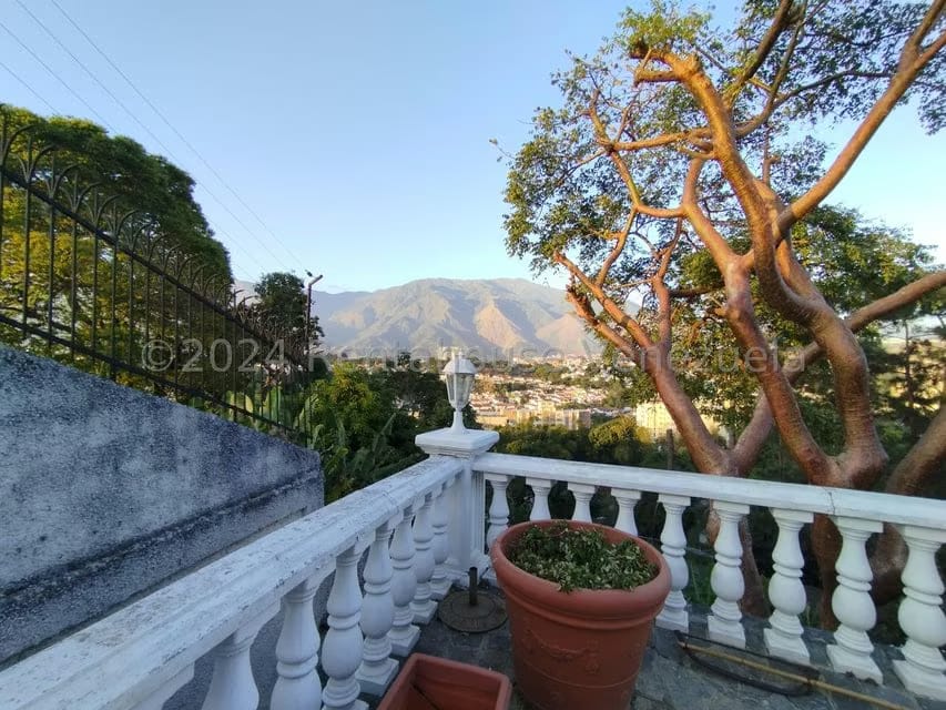 Casa (Duplex) en Venta en Macaracuay, Distrito Metropolitano - 2