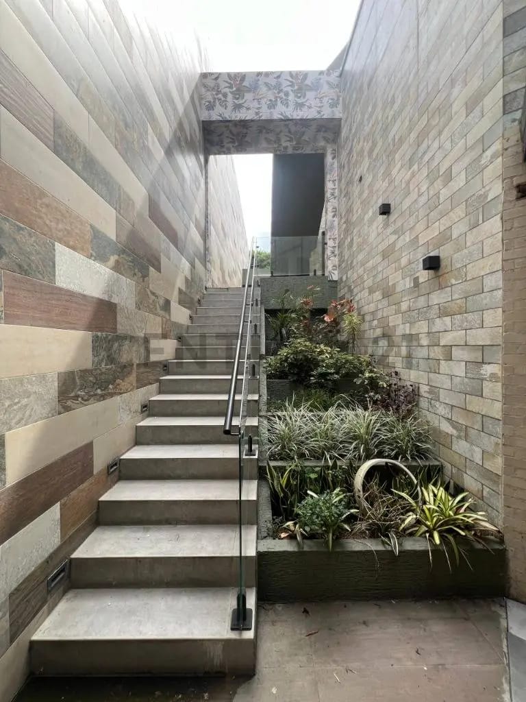 En Venta o Alquiler Casa Comercial en Las Mercedes frente CC El Tolon - 6