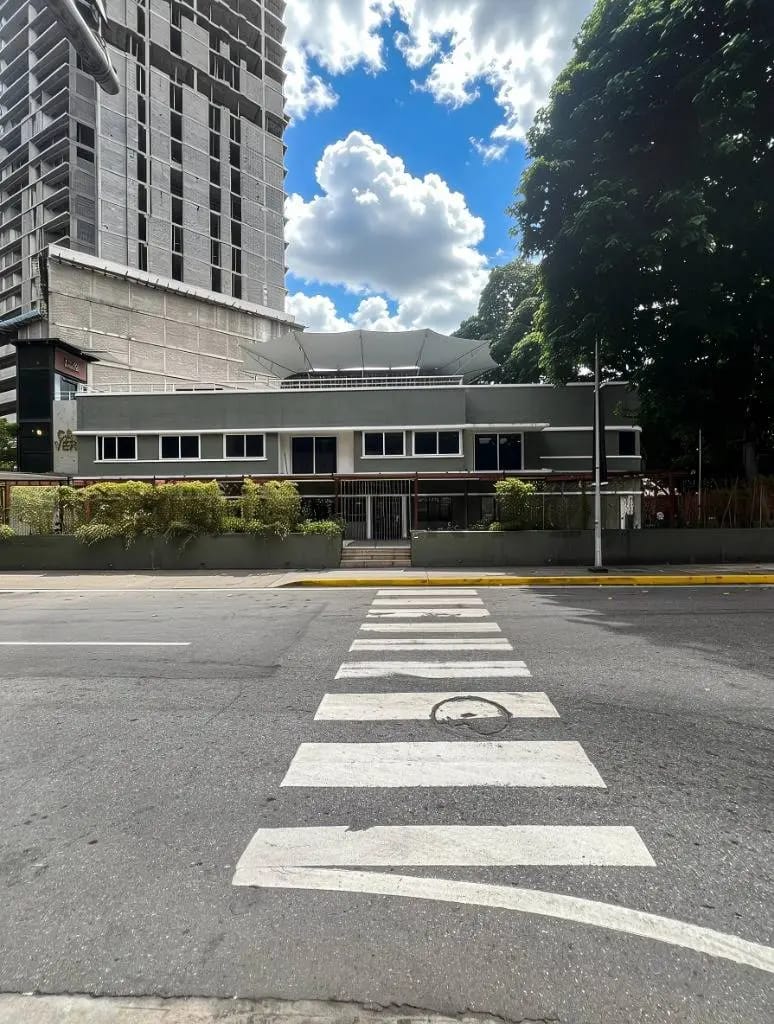 En Venta o Alquiler Casa Comercial en Las Mercedes frente CC El Tolon - 9