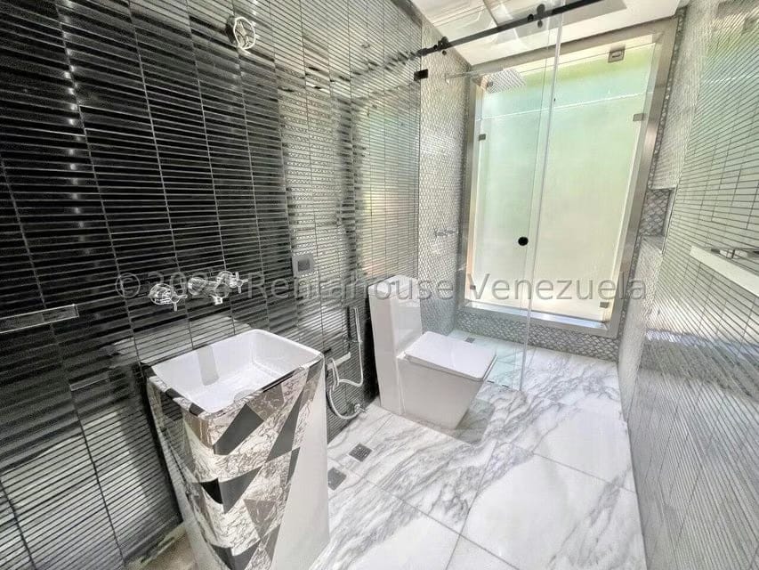 Casa (1 Nivel) en Venta en La Floresta, Distrito Metropolitano - 104