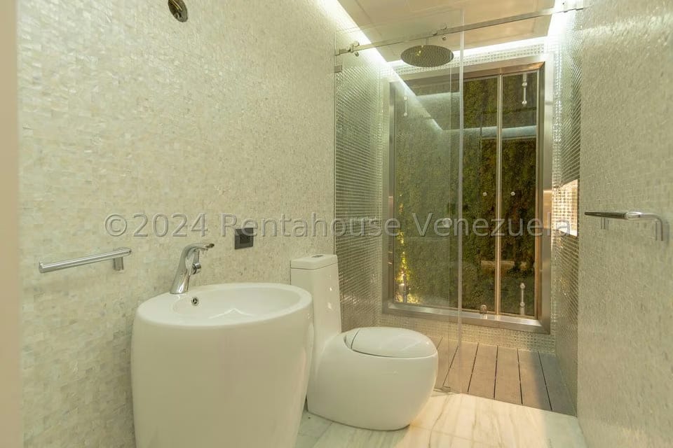 Casa (1 Nivel) en Venta en La Floresta, Distrito Metropolitano - 43