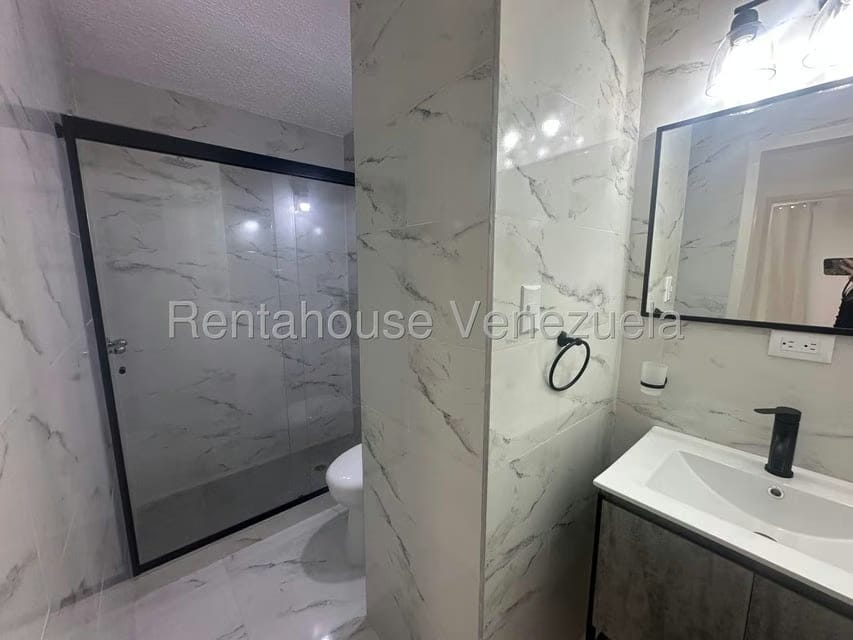 Apartamento (1 Nivel) en Alquiler en Los Naranjos Humboldt, Distrito Metropolitano - 12