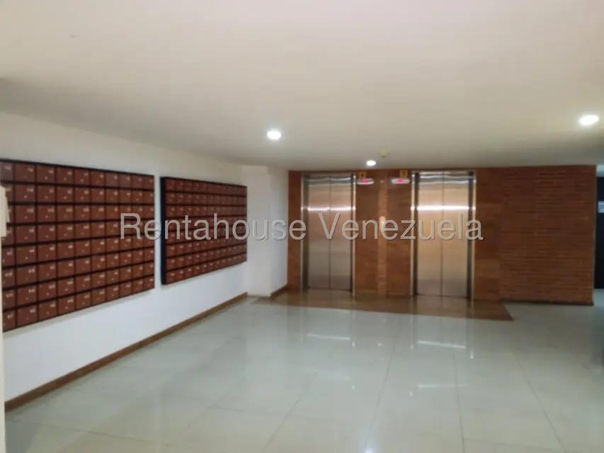 Apartamento (1 Nivel) en Alquiler en Santa Monica, Distrito Metropolitano - 2