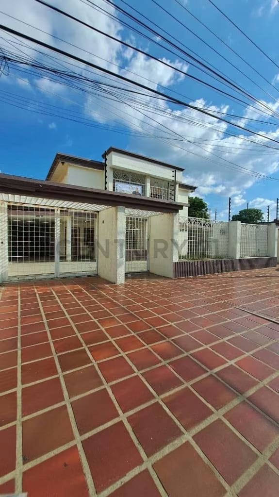 Se vende casa quinta en Avenida Princial de la Urbanizacion La Coromoto