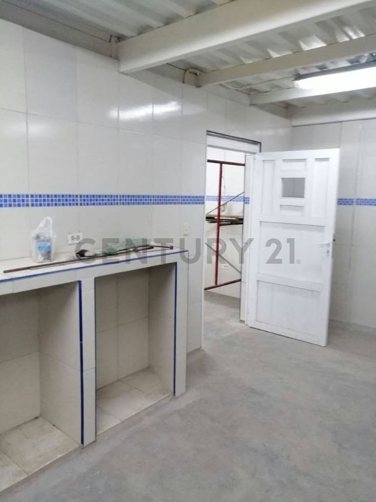 Galpones en venta Cumana Estado Sucre a puerta de avenida rotaria - 13