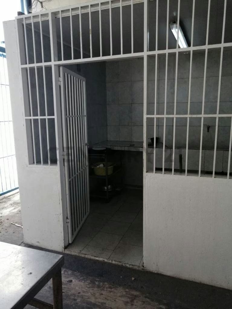 Galpones en venta Cumana Estado Sucre a puerta de avenida rotaria - 32