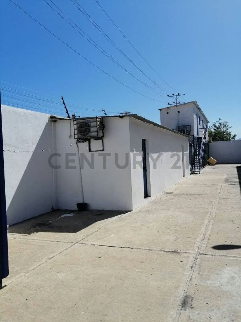 Galpones en venta Cumana Estado Sucre a puerta de avenida rotaria - 40