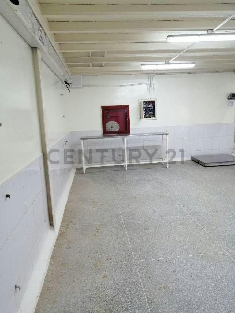 Galpones en venta Cumana Estado Sucre a puerta de avenida rotaria - 46