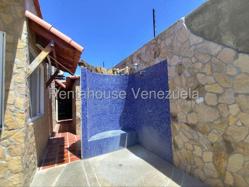 Casa (1 Nivel) en Venta en Playa El Agua, Nueva Esparta - 28