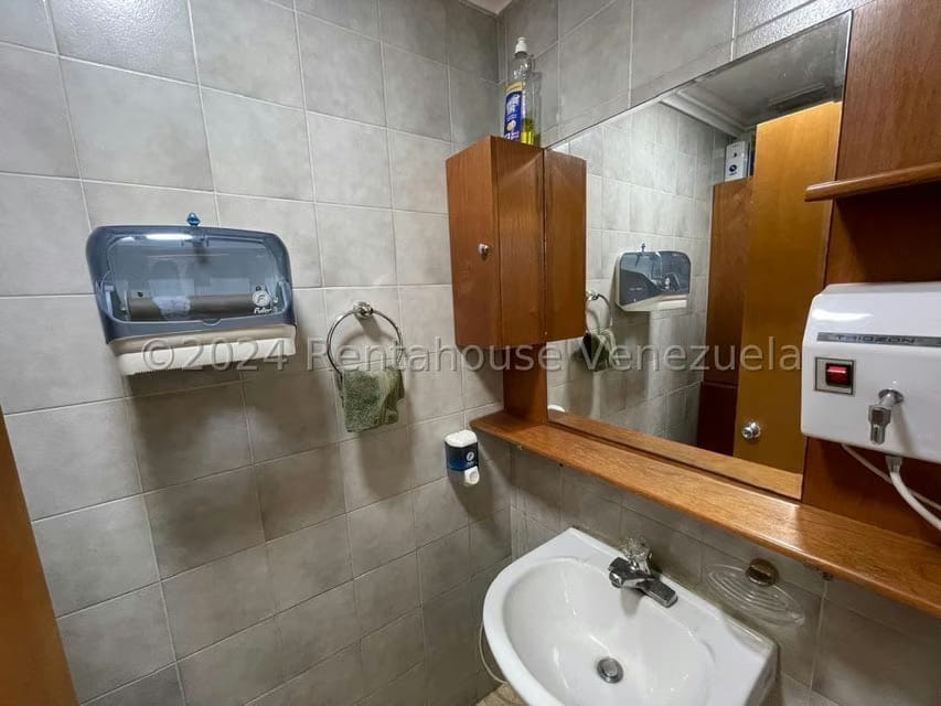 Comercial (Local Comercial) en Alquiler en El Rosal, Distrito Metropolitano - 16