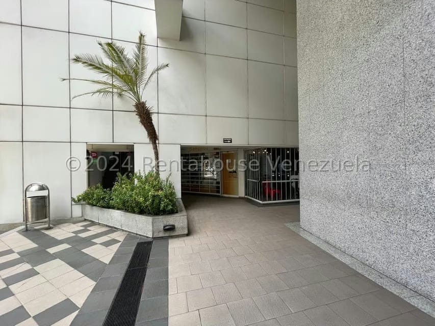 Comercial (Local Comercial) en Alquiler en El Rosal, Distrito Metropolitano - 4