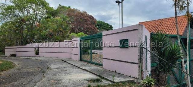 Casa (Multipes Niveles) en Venta en Karimao Country, Distrito Metropolitano
