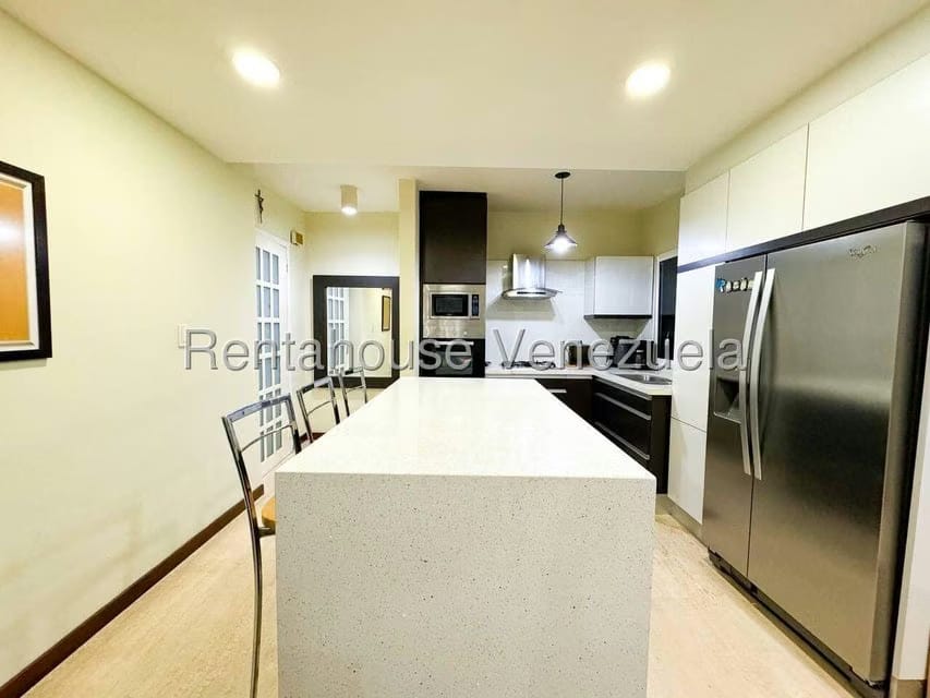 Apartamento (Multiples Niveles) en Venta en Campo Alegre, Distrito Metropolitano - 2