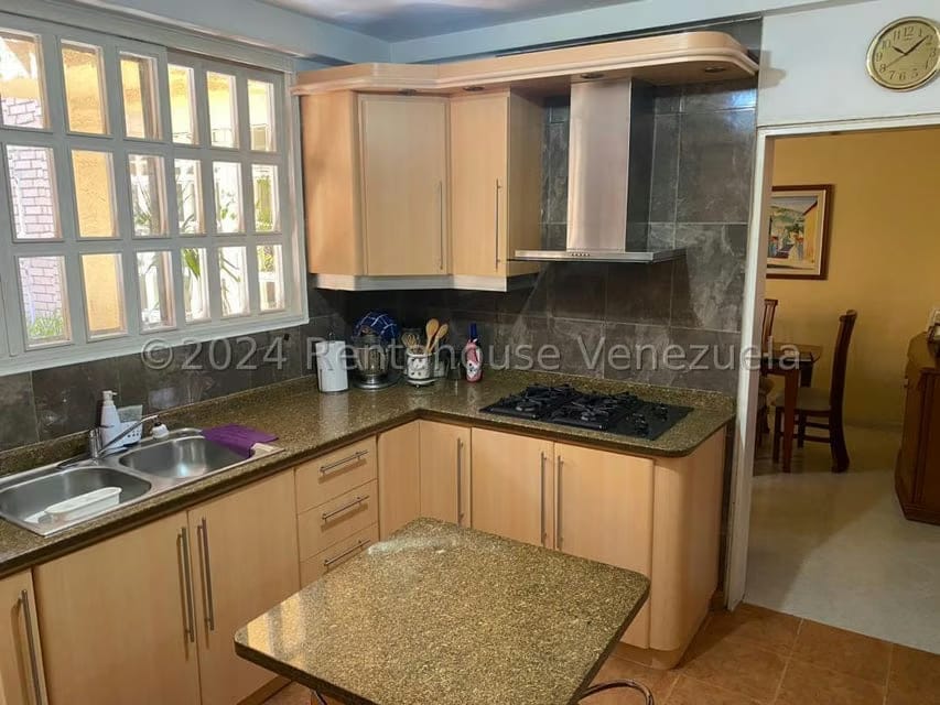 Townhouse (Duplex) en Venta en Santa Maria, Miranda - 29