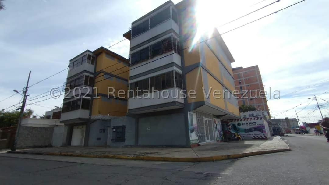 Apartamento (1 Nivel) en Alquiler en Centro, Lara - 2