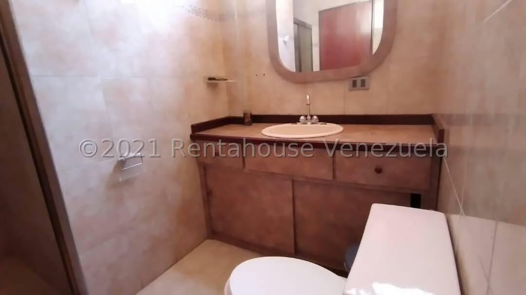 Apartamento (1 Nivel) en Alquiler en Centro, Lara - 26