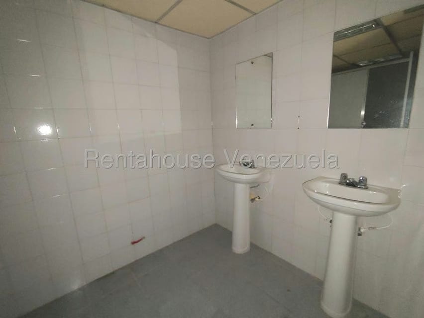Comercial (Edificio) en Venta en La Paragua, Zulia - 37