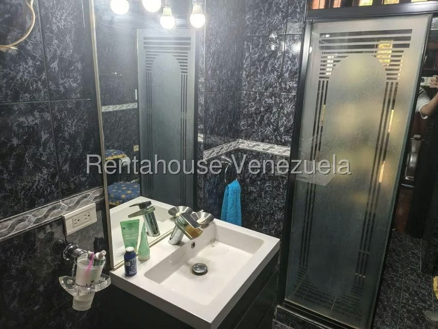 Apartamento (1 Nivel) en Venta en Prados del Este, Distrito Metropolitano - 14