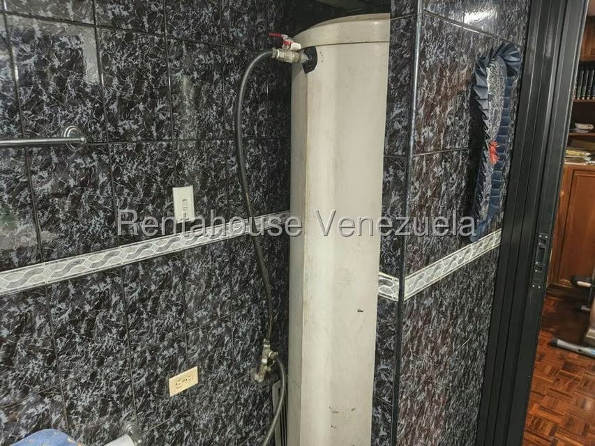 Apartamento (1 Nivel) en Venta en Prados del Este, Distrito Metropolitano - 16