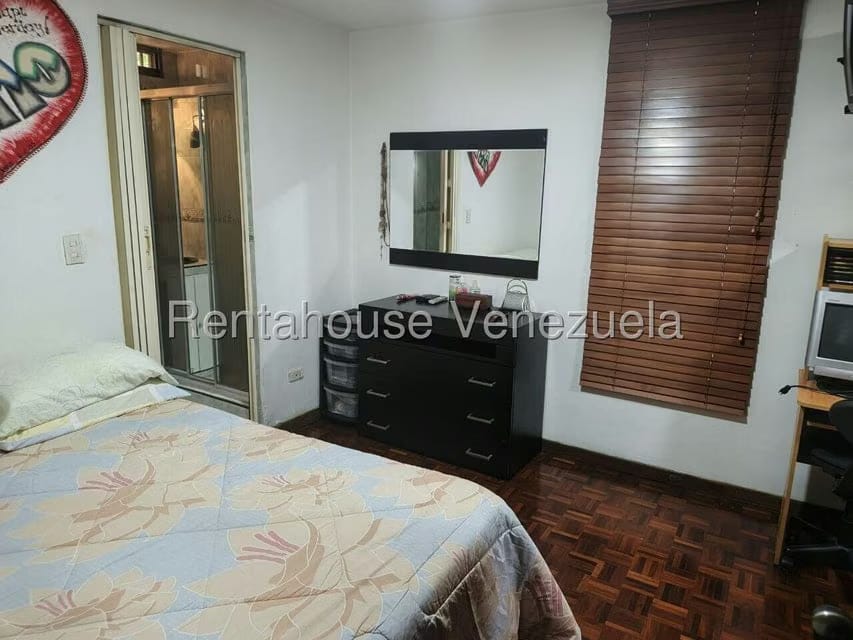 Apartamento (1 Nivel) en Venta en Prados del Este, Distrito Metropolitano - 9