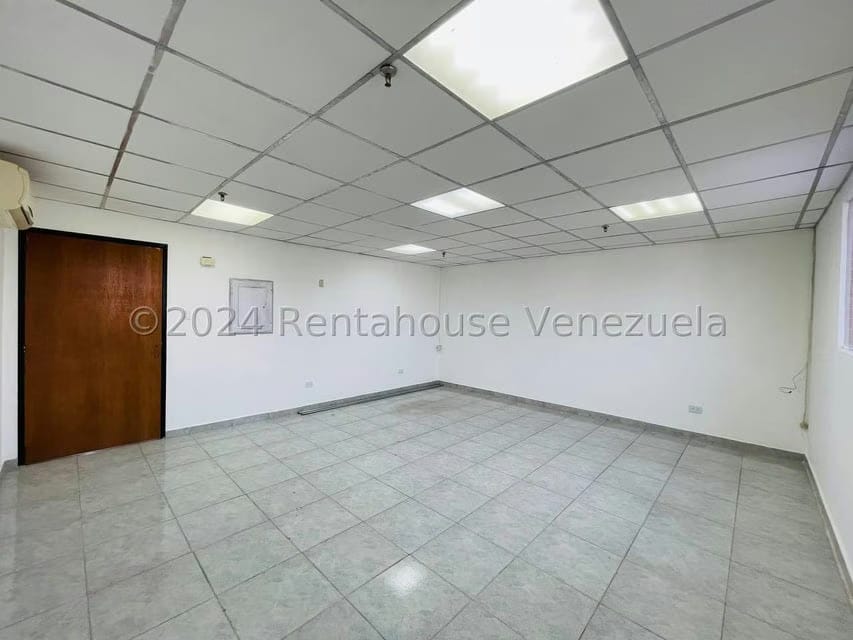 Comercial (Oficina) en Alquiler en Avenida Bolivar, Aragua - 2