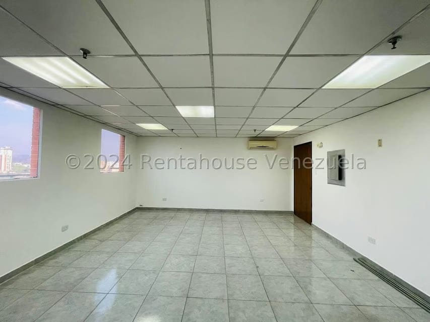 Comercial (Oficina) en Alquiler en Avenida Bolivar, Aragua - 11