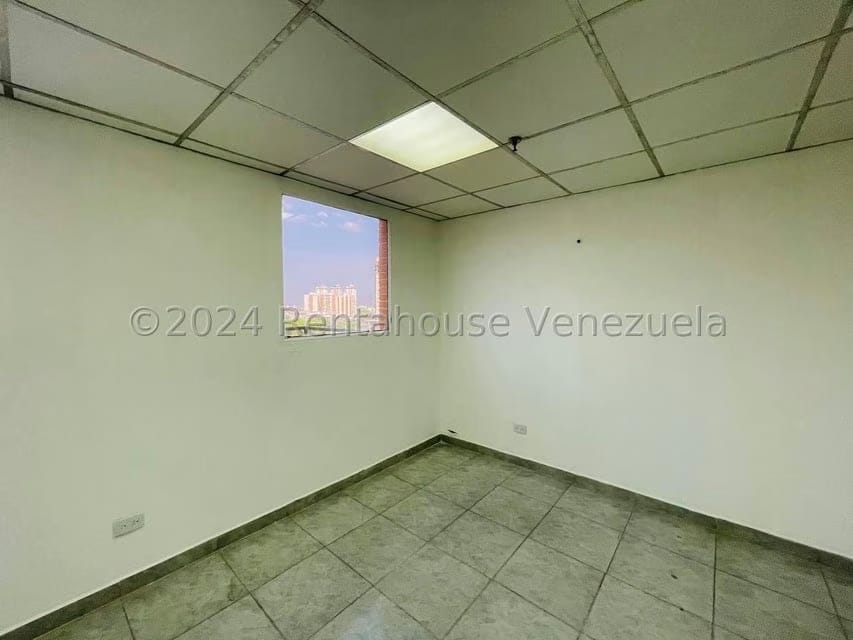 Comercial (Oficina) en Alquiler en Avenida Bolivar, Aragua - 14