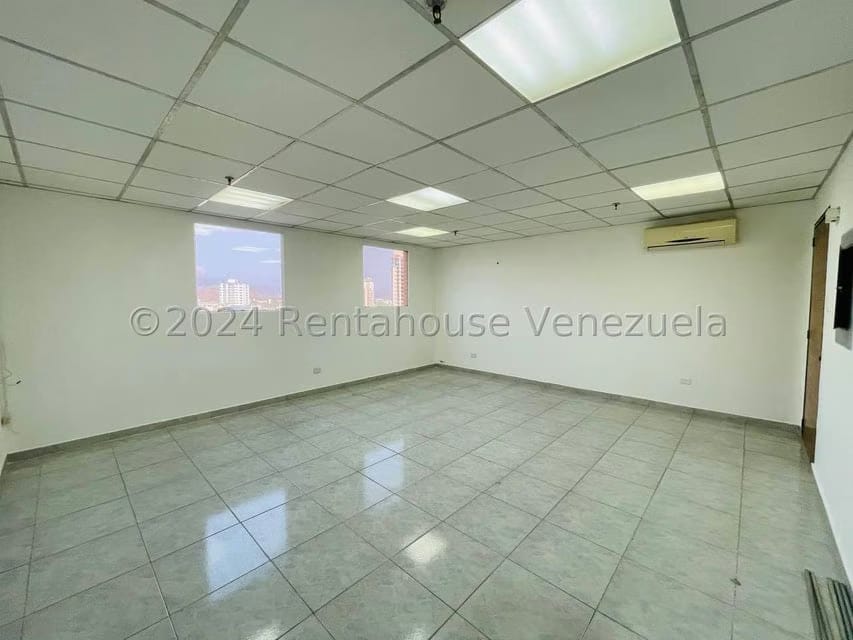 Comercial (Oficina) en Alquiler en Avenida Bolivar, Aragua - 4