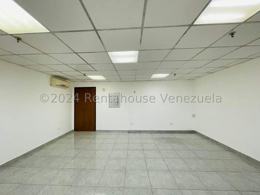 Comercial (Oficina) en Alquiler en Avenida Bolivar, Aragua - 8