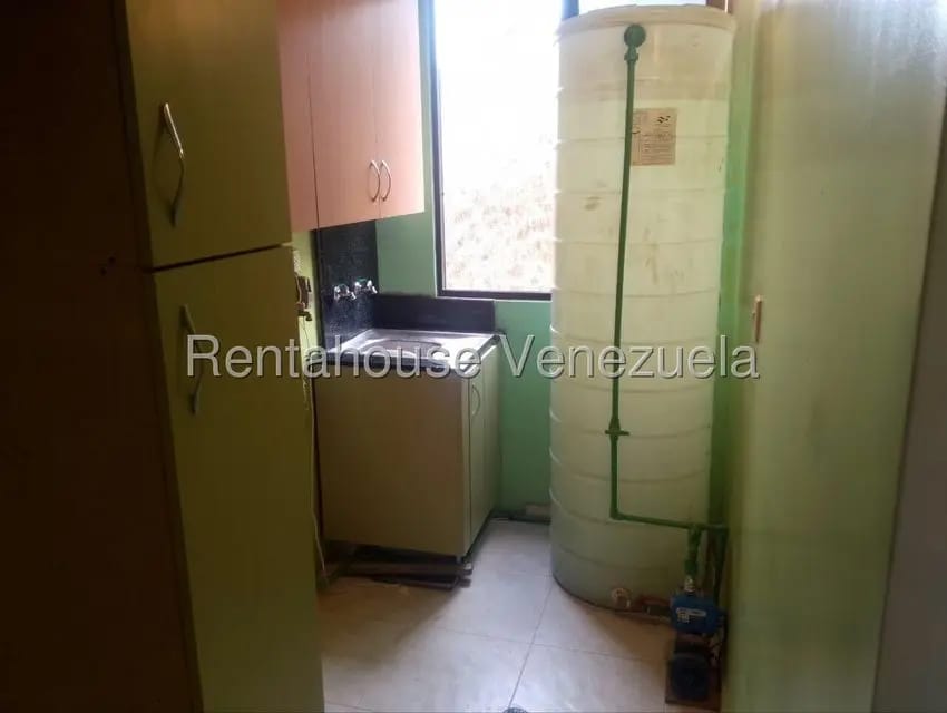 Apartamento (1 Nivel) en Alquiler en Colinas de La Tahona, Distrito Metropolitano - 13