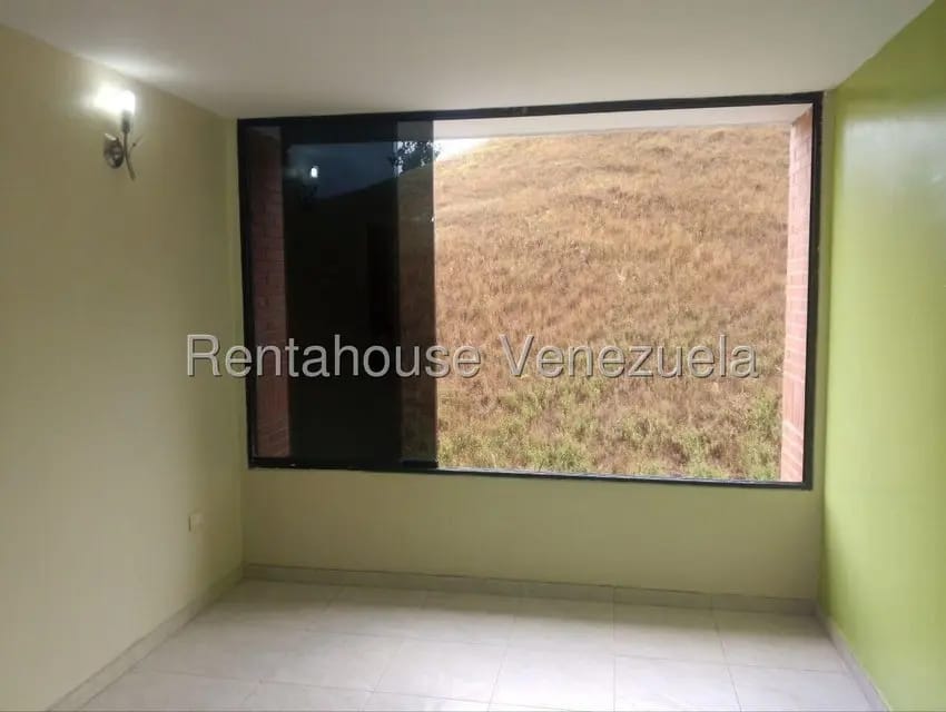 Apartamento (1 Nivel) en Alquiler en Colinas de La Tahona, Distrito Metropolitano - 16