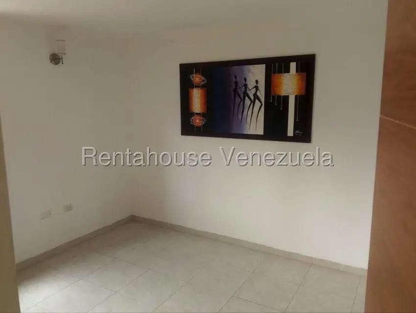 Apartamento (1 Nivel) en Alquiler en Colinas de La Tahona, Distrito Metropolitano - 17