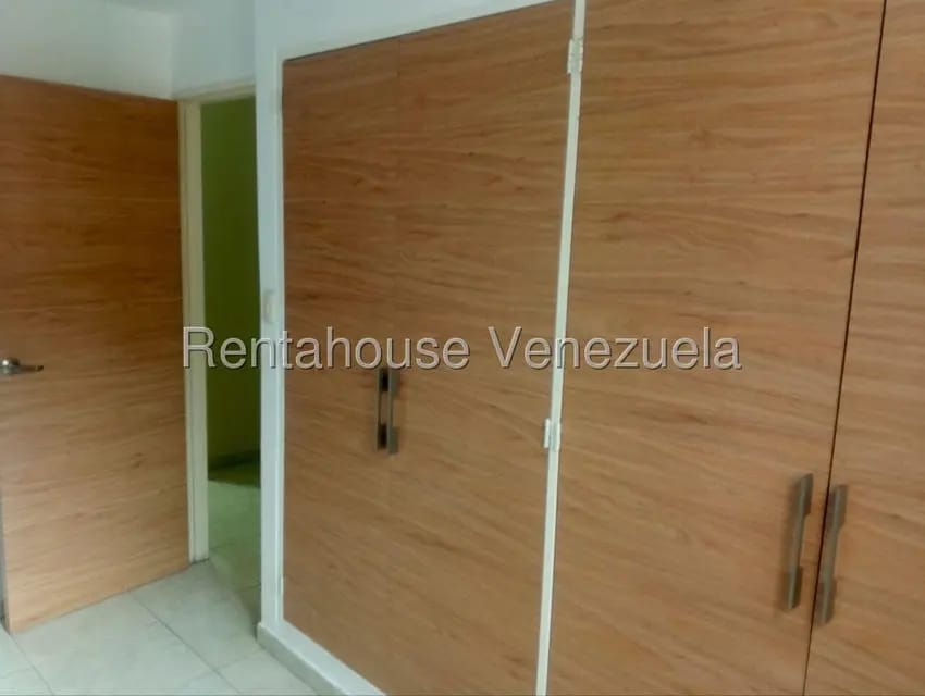 Apartamento (1 Nivel) en Alquiler en Colinas de La Tahona, Distrito Metropolitano - 18