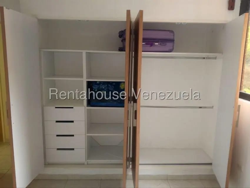 Apartamento (1 Nivel) en Alquiler en Colinas de La Tahona, Distrito Metropolitano - 23