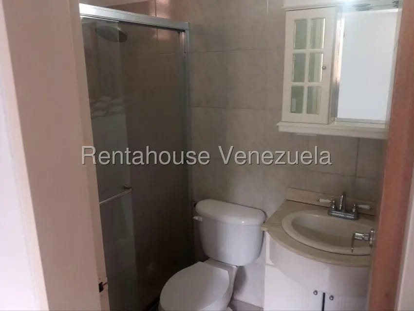 Apartamento (1 Nivel) en Alquiler en Colinas de La Tahona, Distrito Metropolitano - 24