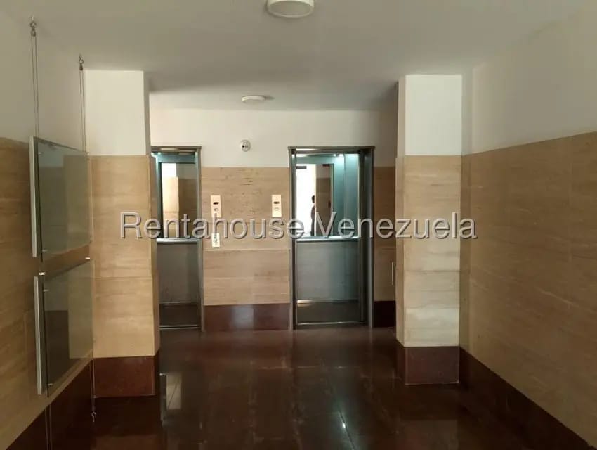 Apartamento (1 Nivel) en Alquiler en Colinas de La Tahona, Distrito Metropolitano - 4