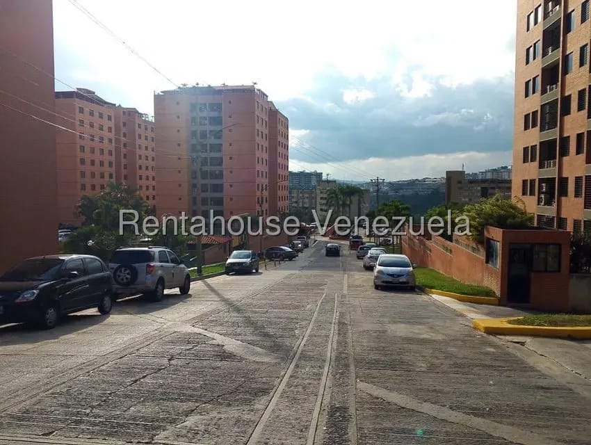 Apartamento (1 Nivel) en Alquiler en Colinas de La Tahona, Distrito Metropolitano - 31