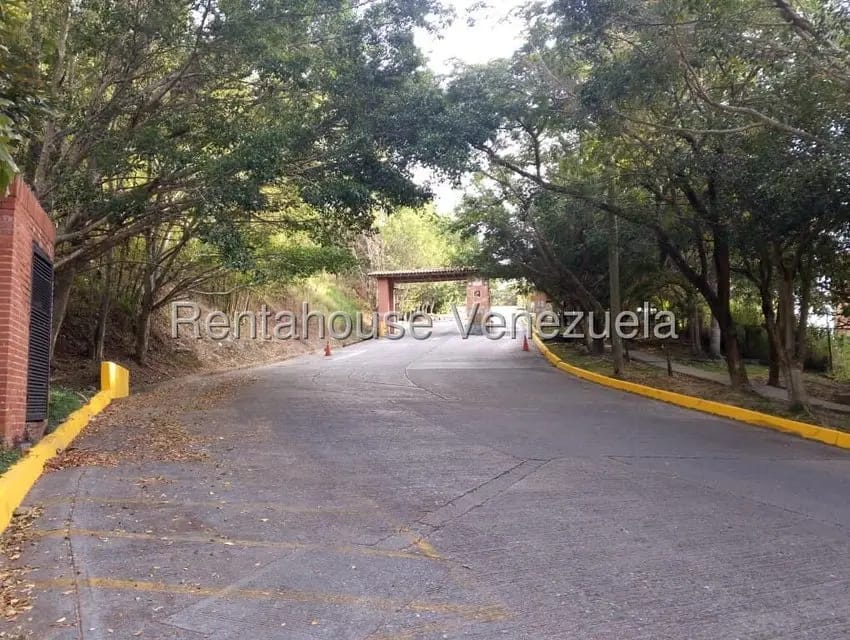 Apartamento (1 Nivel) en Alquiler en Colinas de La Tahona, Distrito Metropolitano - 32