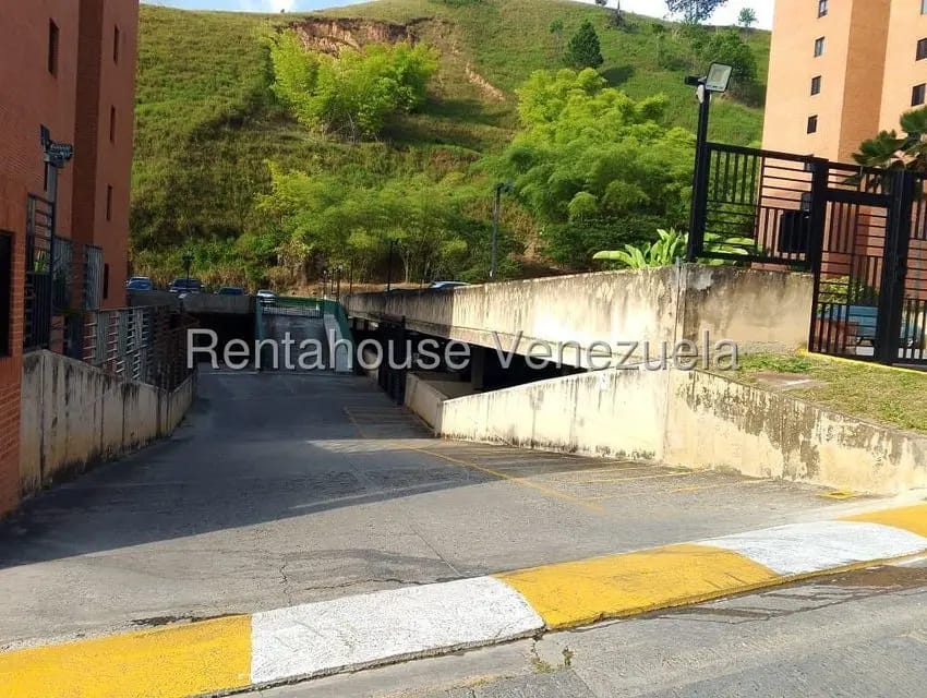 Apartamento (1 Nivel) en Alquiler en Colinas de La Tahona, Distrito Metropolitano - 33