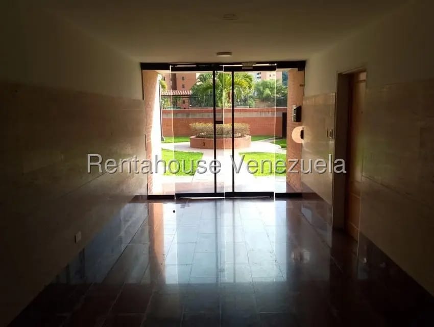 Apartamento (1 Nivel) en Alquiler en Colinas de La Tahona, Distrito Metropolitano - 5