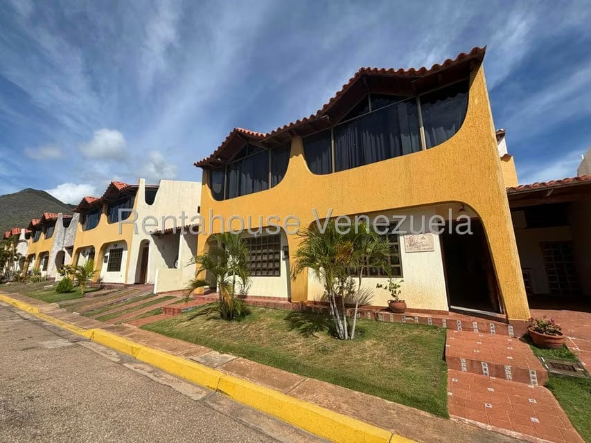 Casa (Duplex) en Venta en Guacuco, Nueva Esparta