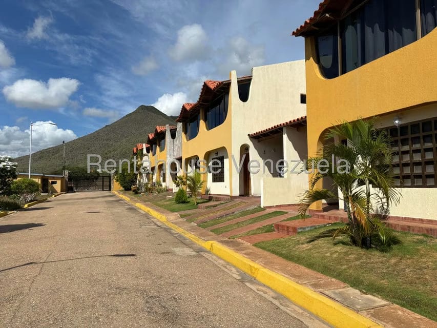 Casa (Duplex) en Venta en Guacuco, Nueva Esparta - 2