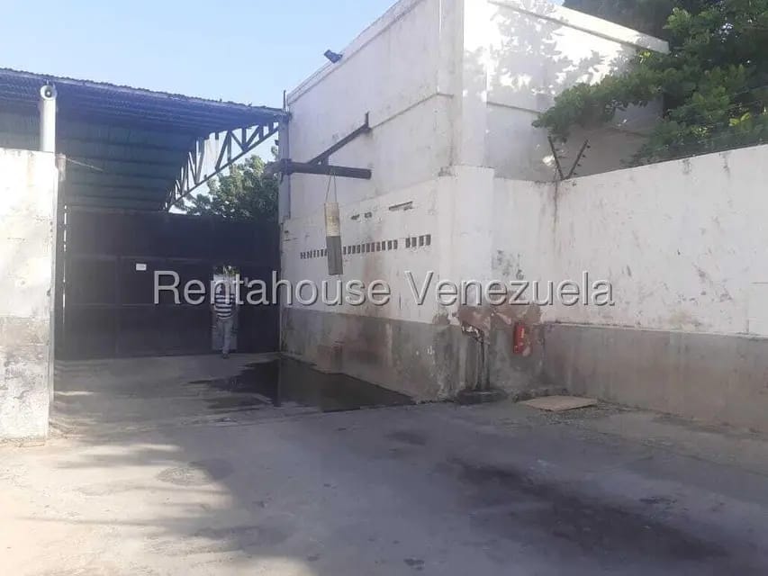 Comercial (Galpon - Deposito) en Venta en El Perú-San Francisco, Zulia - 3