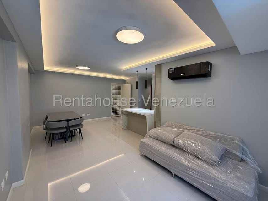 Apartamento (1 Nivel) en Alquiler en Lomas del Sol, Distrito Metropolitano - 12