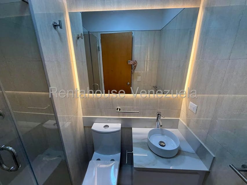 Apartamento (1 Nivel) en Alquiler en Lomas del Sol, Distrito Metropolitano - 14
