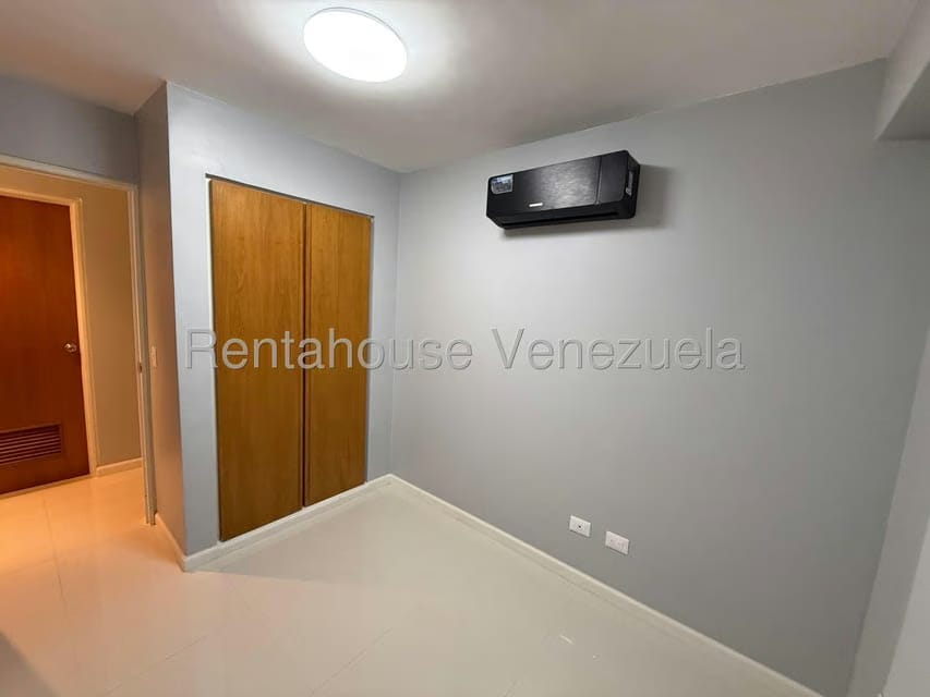 Apartamento (1 Nivel) en Alquiler en Lomas del Sol, Distrito Metropolitano - 18