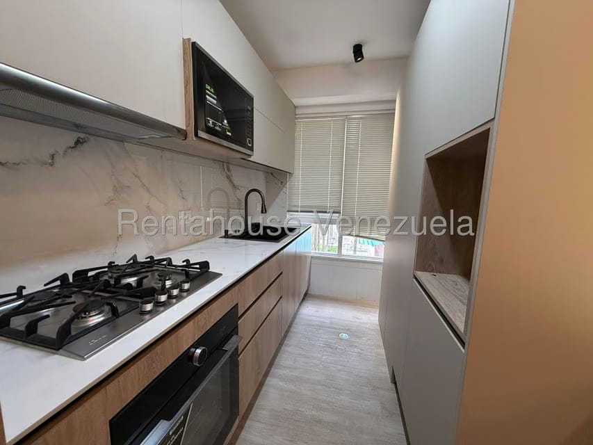 Apartamento (1 Nivel) en Alquiler en Lomas del Sol, Distrito Metropolitano - 23