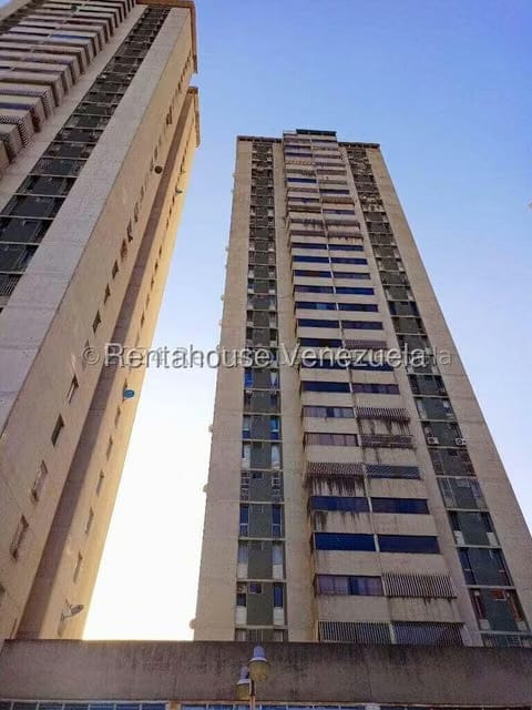 Apartamento (1 Nivel) en Alquiler en Los Dos Caminos, Distrito Metropolitano
