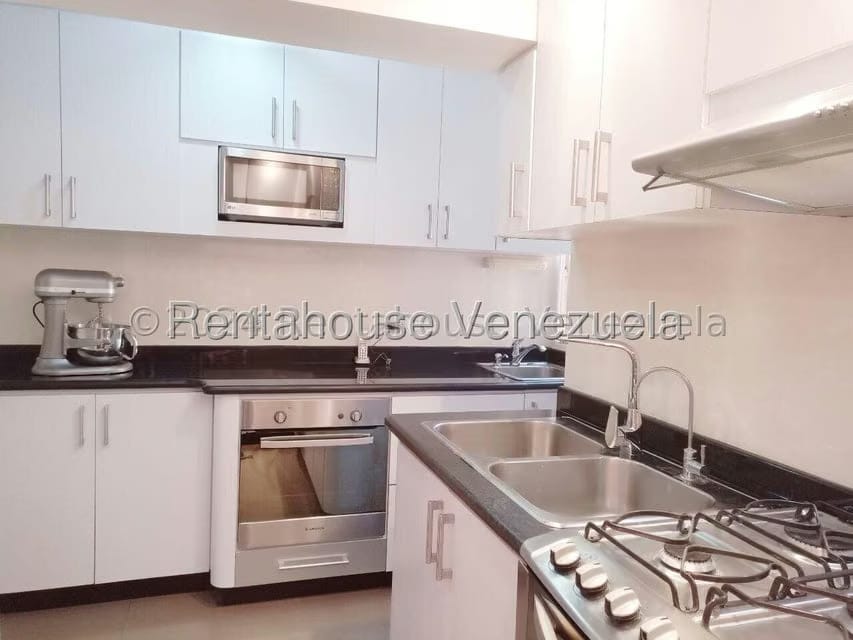 Apartamento (1 Nivel) en Alquiler en Los Dos Caminos, Distrito Metropolitano - 12